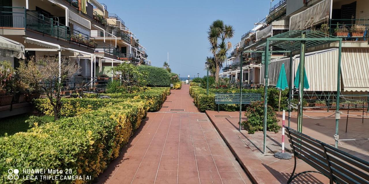 Апартаменти Sea Garden, Fronte Mare Con Piscina Маскалі Екстер'єр фото